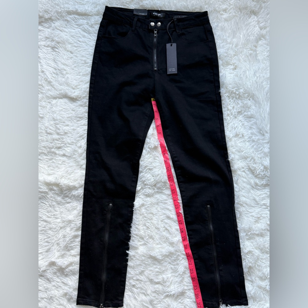 👖2/40 Jeans | Fashion Nova | Black skinny jeans with Zipper and Button Details